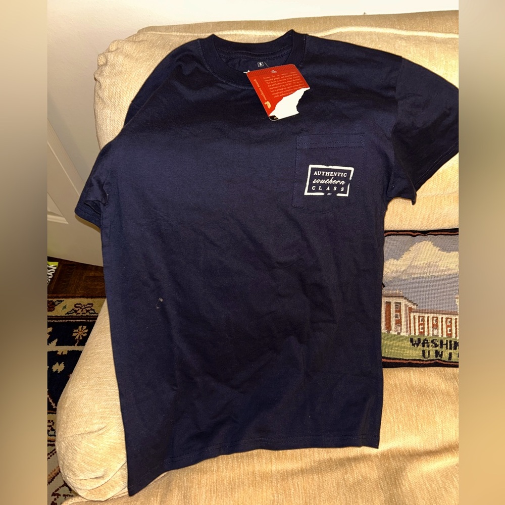 Southern Marsh T -men’s small NWT
Navy